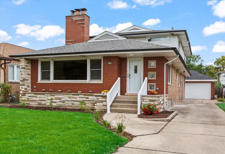 Property Photo: 10206 S Saint Louis Avenue IL 60805