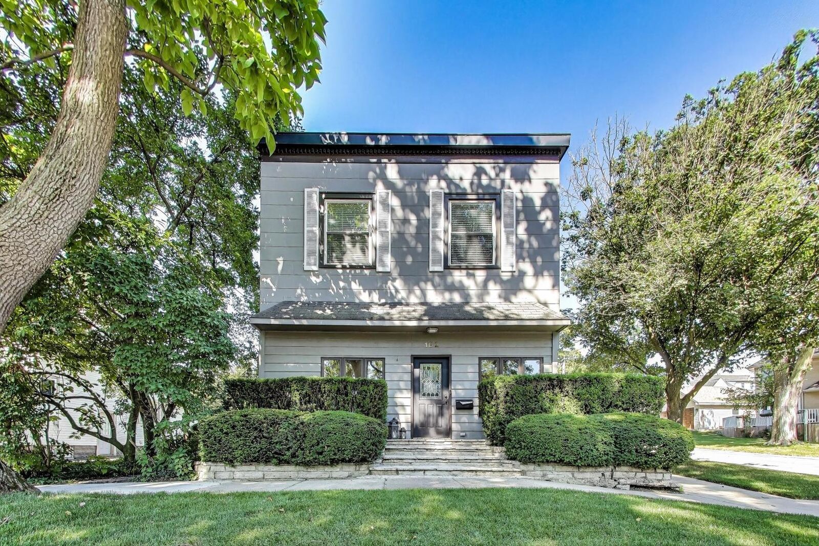 Property Photo: 102 S Quincy Street IL 60521