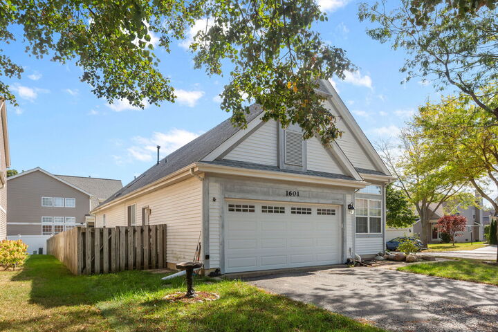 Property Photo: 1601 Newgate Court IL 60031