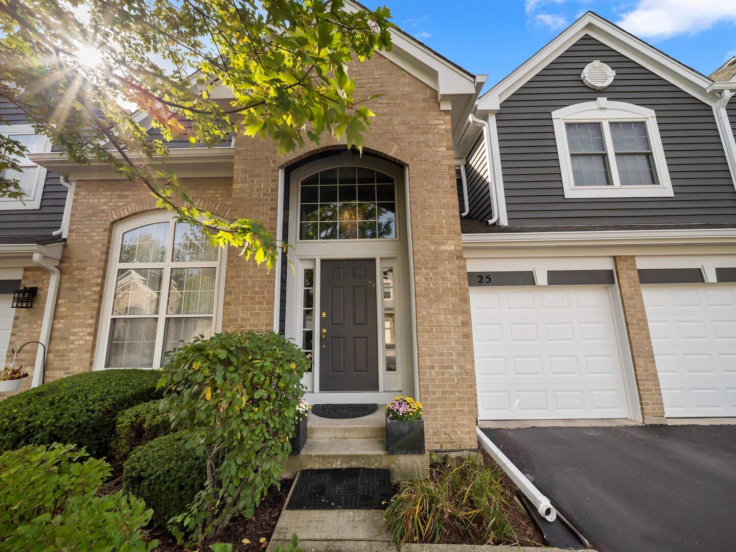 Property Photo: 25 Wellesley Circle IL 60062