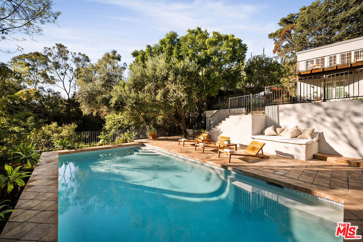 Property Photo:  2745 La Cuesta Drive  CA 90046 