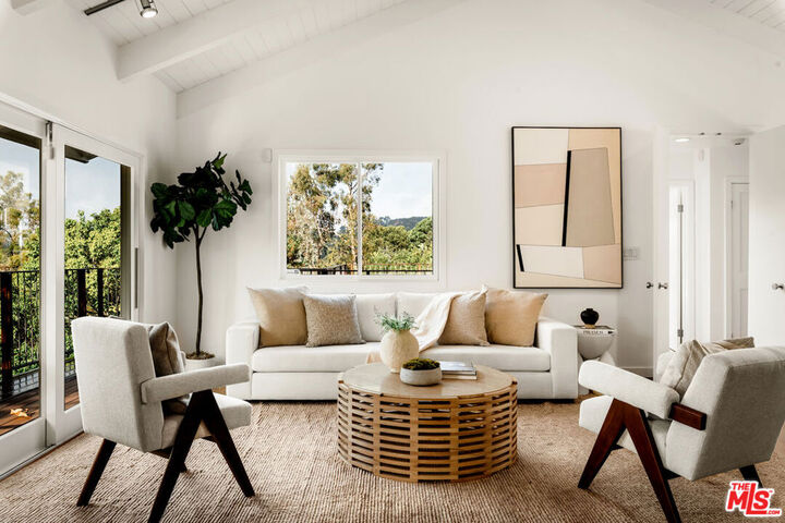 Property Photo: 2745 La Cuesta Drive CA 90046