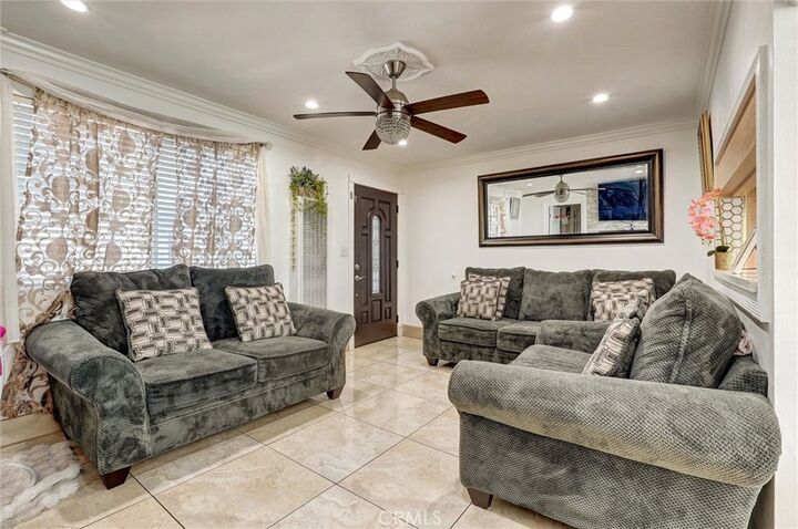 Property Photo: 20954 20954 Parthenia 14 CA 91304