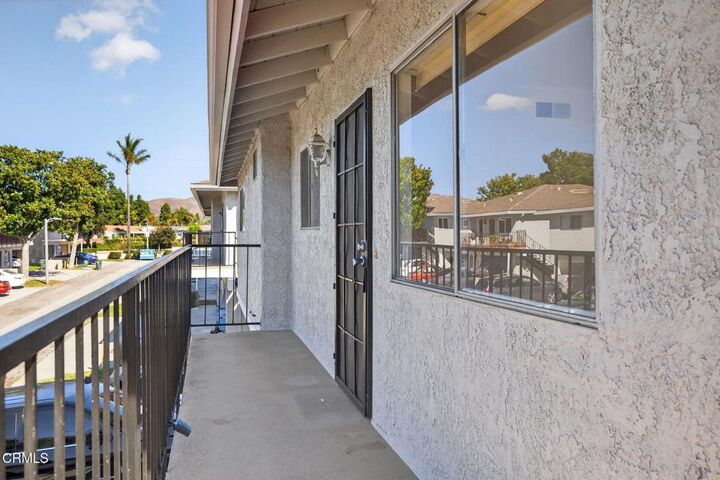 Property Photo:  1179 Acadia Place  CA 93003