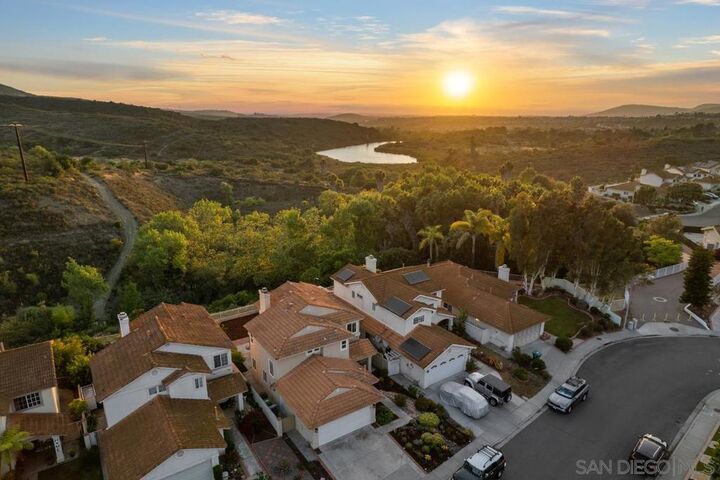 10832 Avenida De Los Lobos  San Diego CA 92127 photo