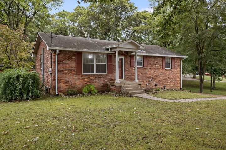 Property Photo: 522 Bellevue Rd N TN 37221