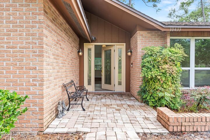 Property Photo: 10433 Scott Mill Road FL 32257