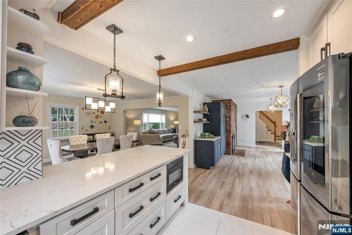Property Photo:  17 Holly Drive  NJ 07458 