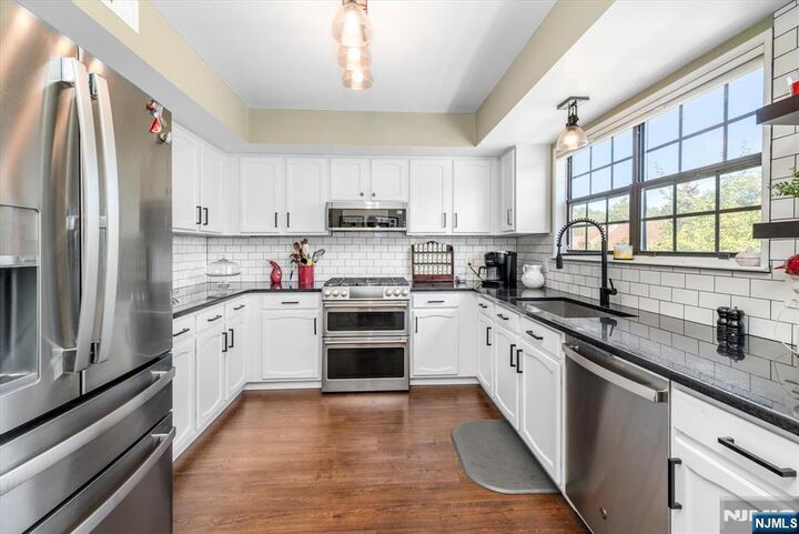 Property Photo:  52E Beacon Hill Road 52E  NJ 07480 