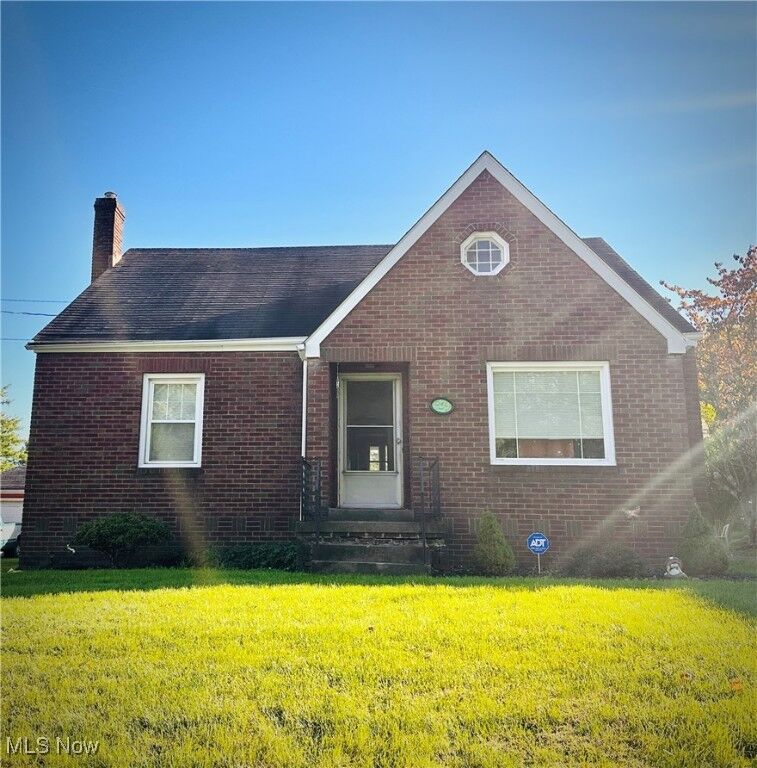 Property Photo:  939 E Florida Avenue  OH 44502 