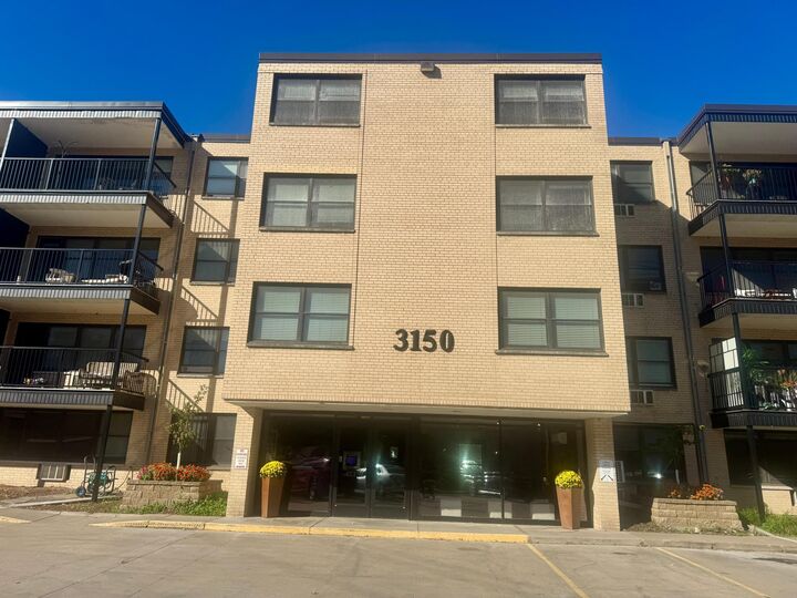 Property Photo:  3150 Excelsior Boulevard 211  MN 55416 