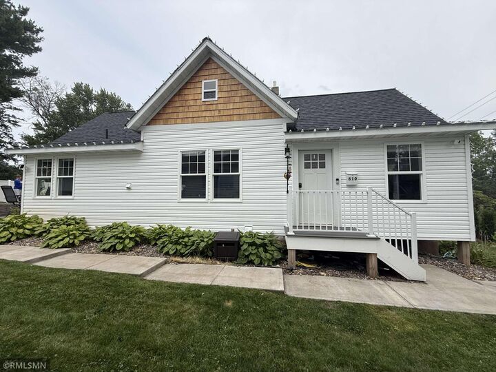 Property Photo:  610 Wilkins Street W  MN 55082 