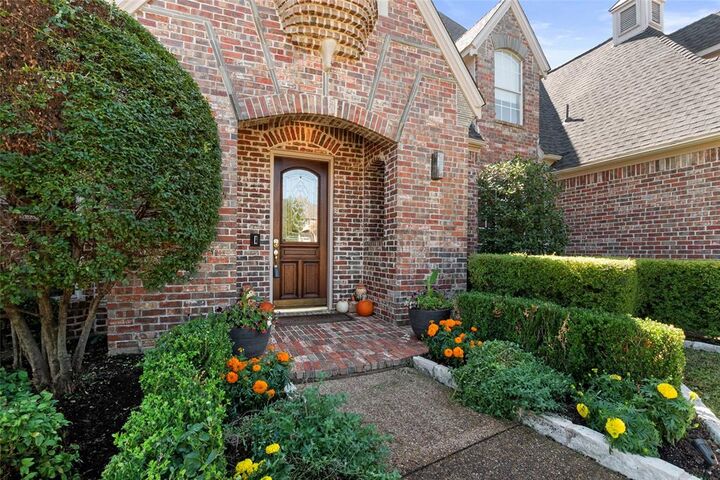 Property Photo:  807 Cross Lane  TX 76092 