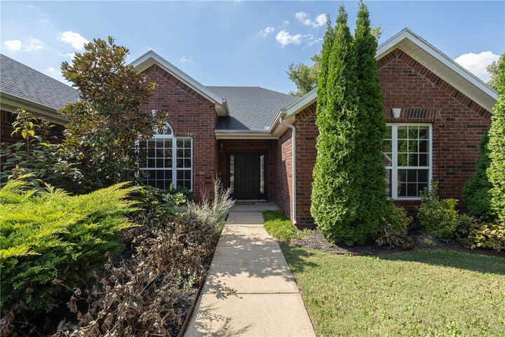 Property Photo: 206 Tunbridge Drive AR 72712