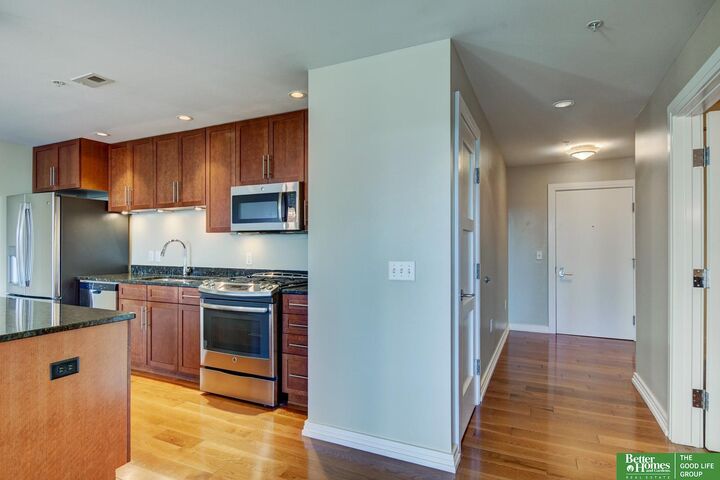 Property Photo: 3200 Farnam Court 3610 NE 68131