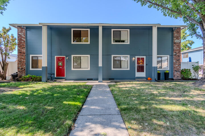 Property Photo: 2215 Poplar Drive 2 OR 97504