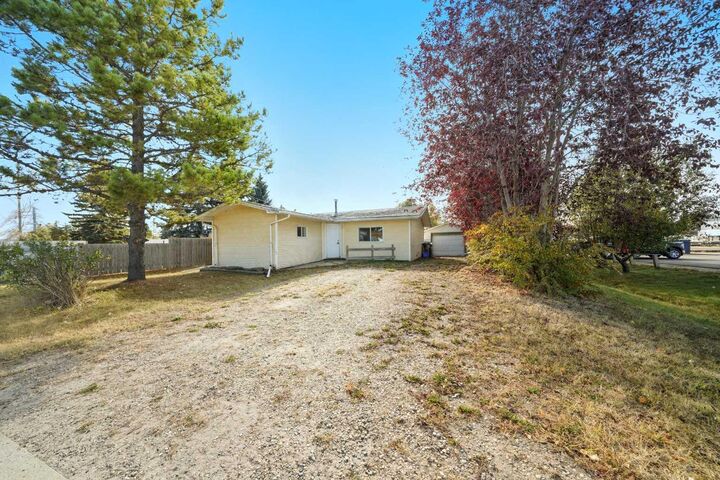 1221 Lucina Street  Penhold AB T0M 1R0 photo