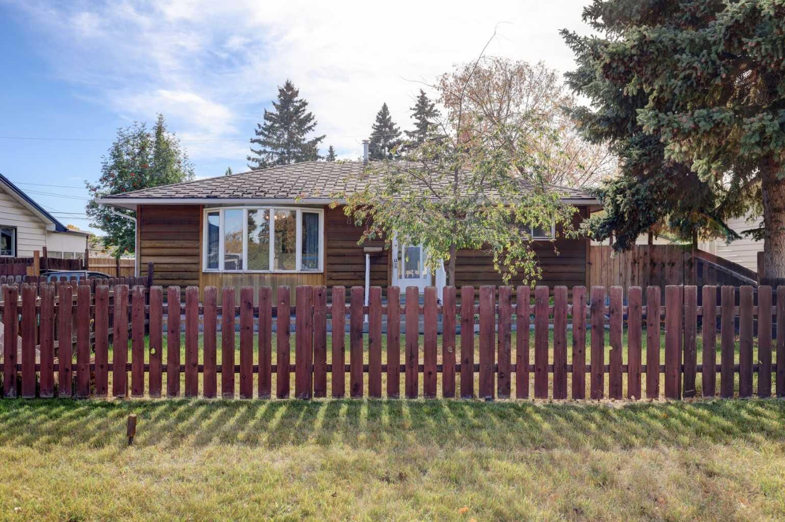Property Photo:  8127 43 Avenue NW  AB T3B 1X8