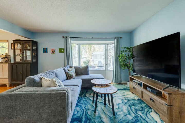 Property Photo: 114 Hallbrook Drive SW AB T2V 3H6