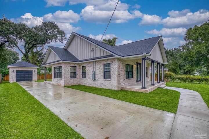 Property Photo:  1503 N K St  FL 32501