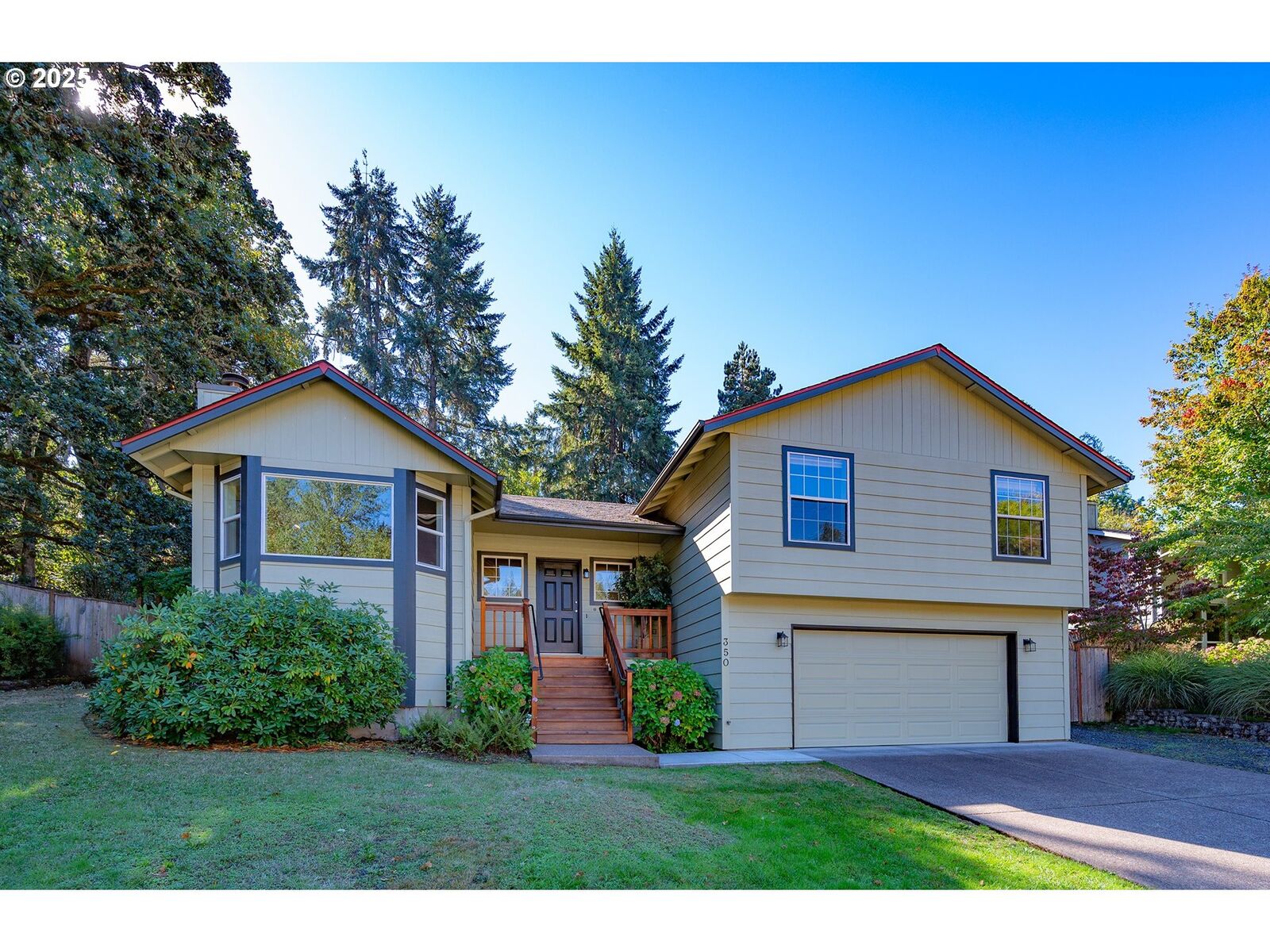 Property Photo: 350 Dellwood Dr OR 97405