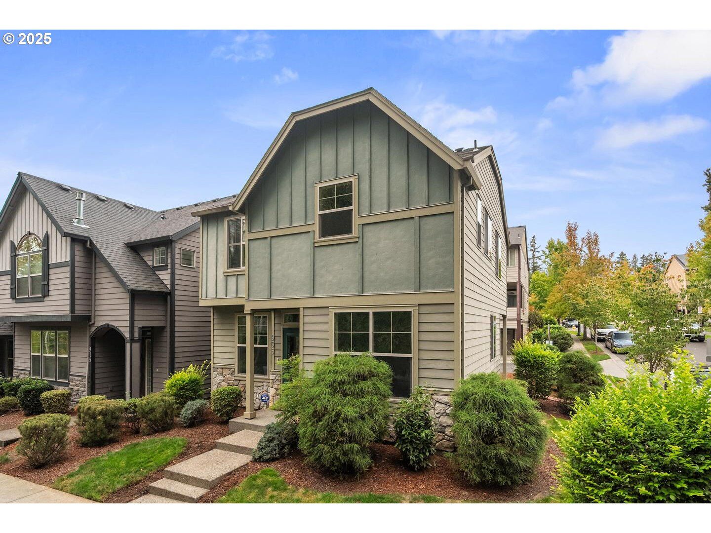 Property Photo:  905 SW Mozart Ter  OR 97225 