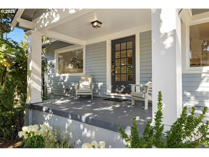 Property Photo: 3247 NE Davis St OR 97232