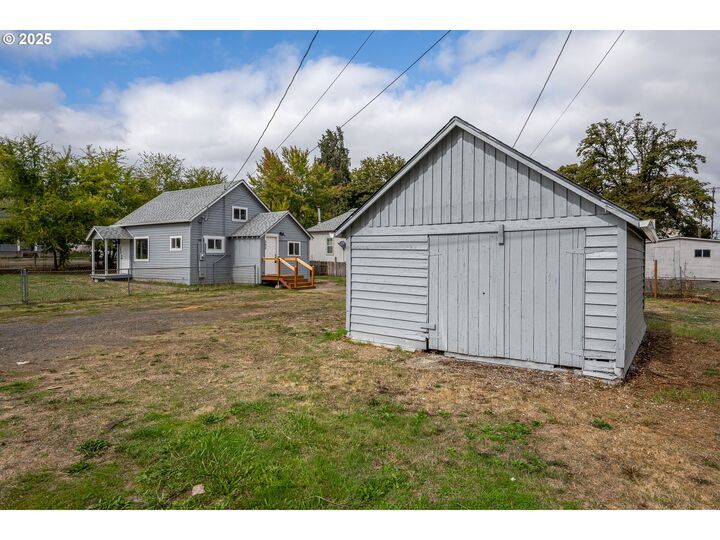 Property Photo:  395 Applegate Ave  OR 97499