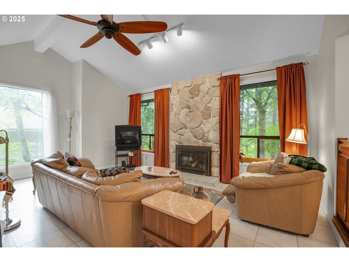 Property Photo:  218 Cervantes B  OR 97035