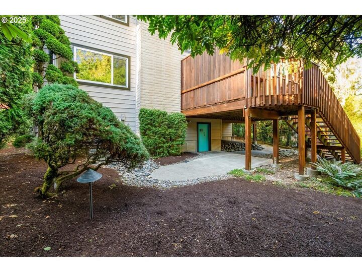 Property Photo:  4470 Lakeview Blvd  OR 97035