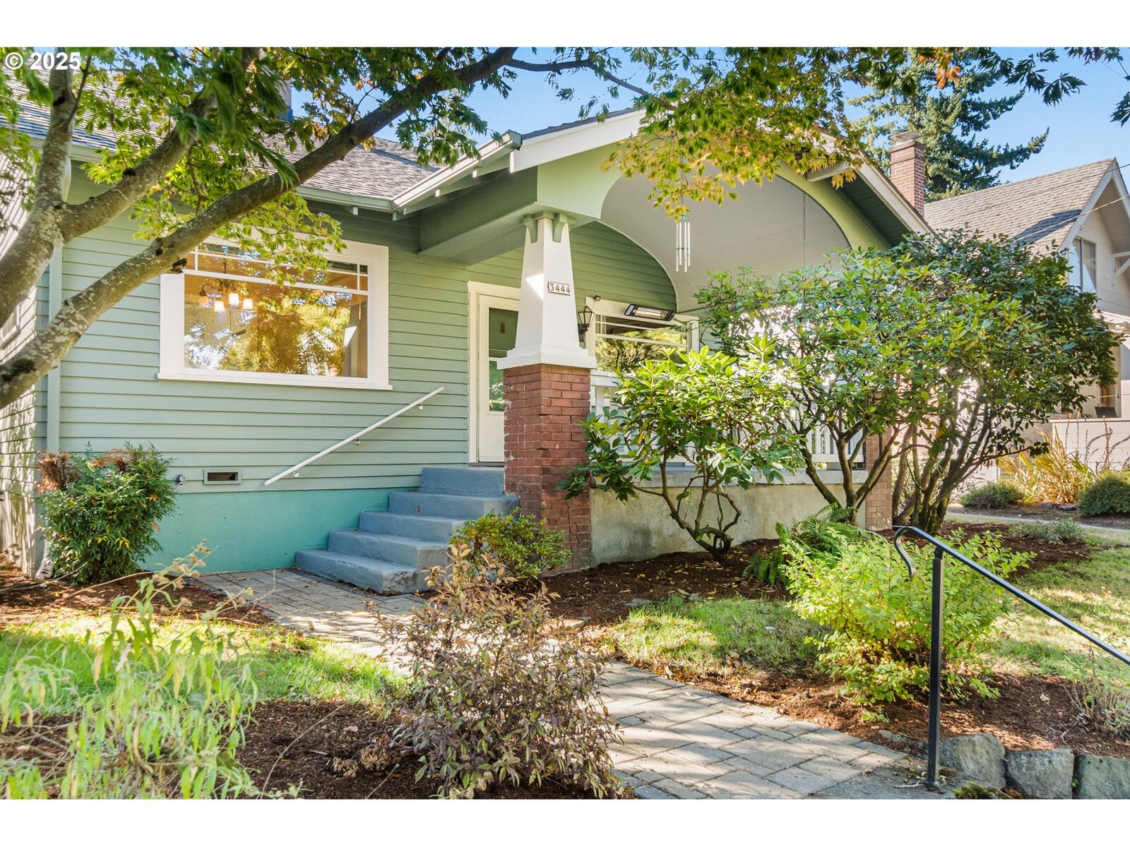 Property Photo:  3444 NE Schuyler St  OR 97212
