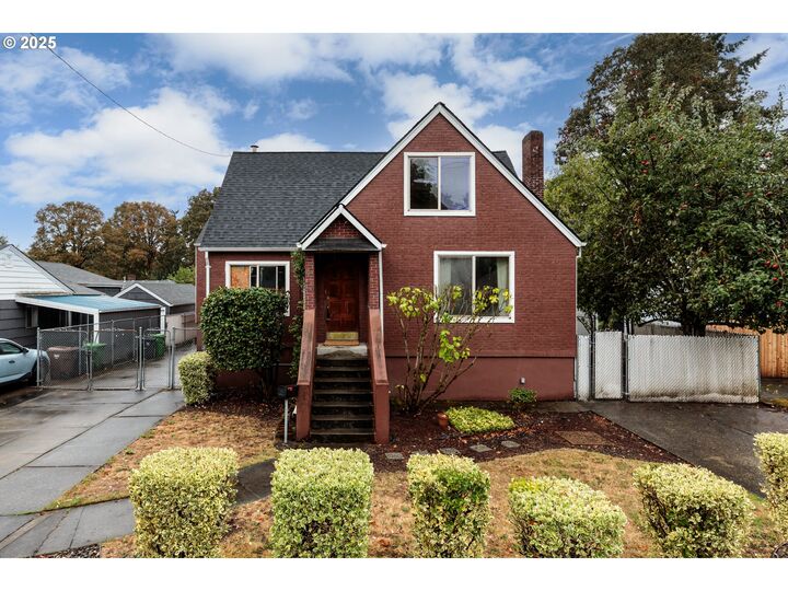 Property Photo: 169 Macarthur St OR 97051