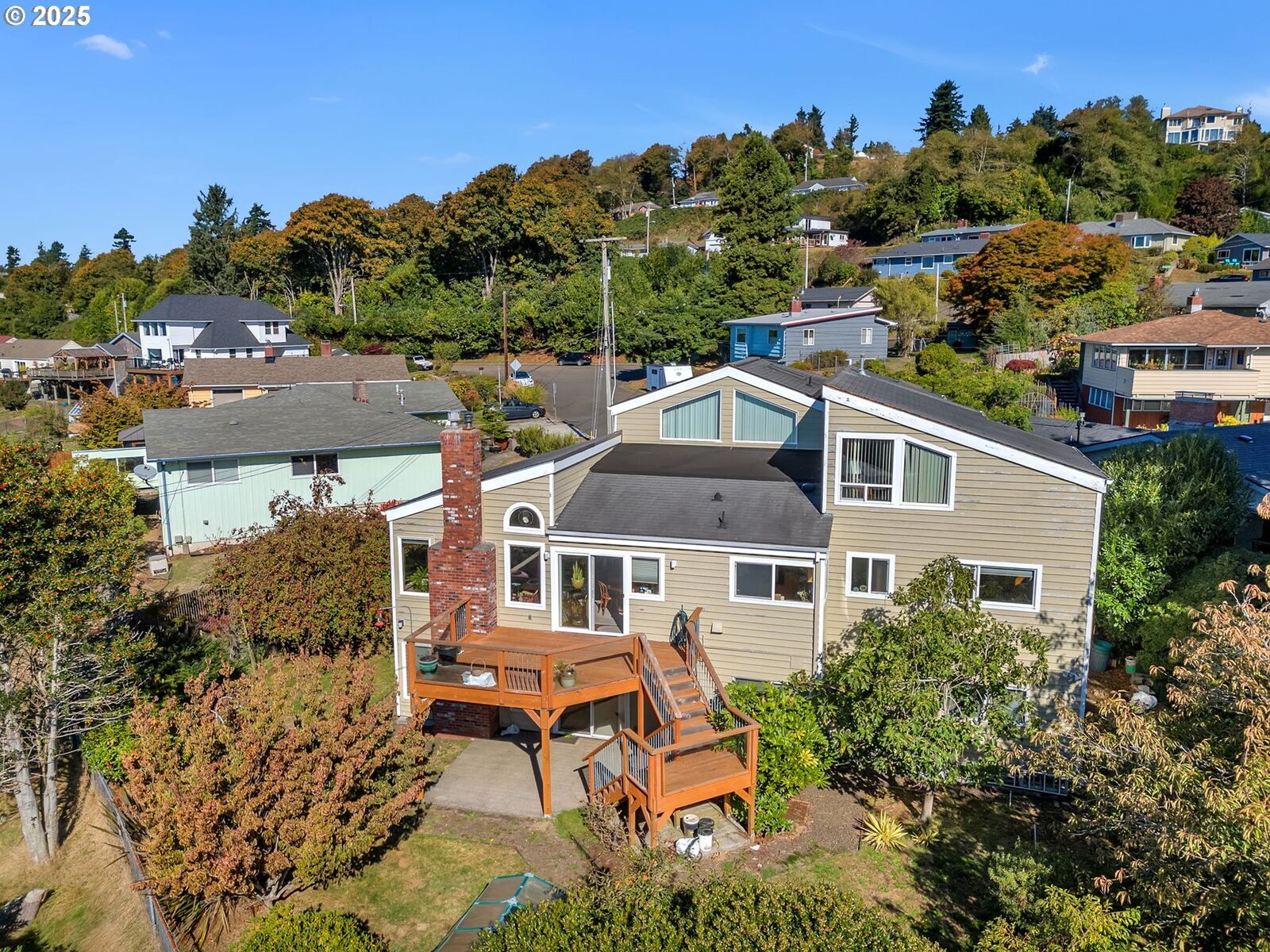 Property Photo:  325 W Niagara Ave  OR 97103 