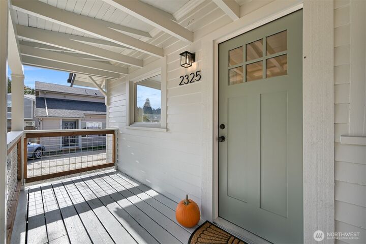 Property Photo:  2325  Valencia Street  WA 98229 