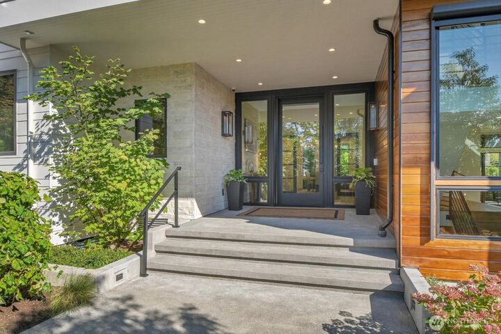 Property Photo:  5632 NE 55th Street  WA 98105 