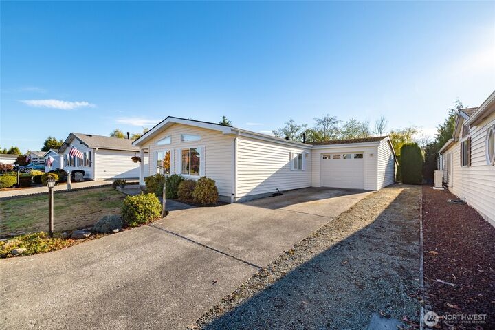 Property Photo: 2610 E Section Street 97 WA 98274