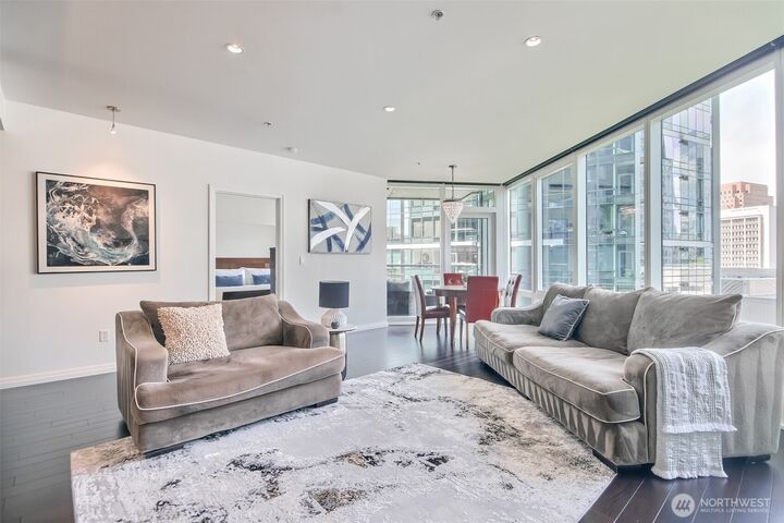 Property Photo: 10700 NE 4th Street 1006 WA 98004