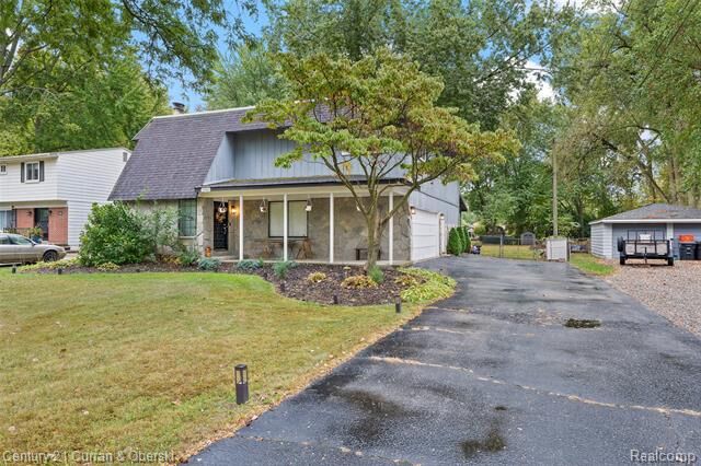 Property Photo: 33961 Richland Street MI 48150