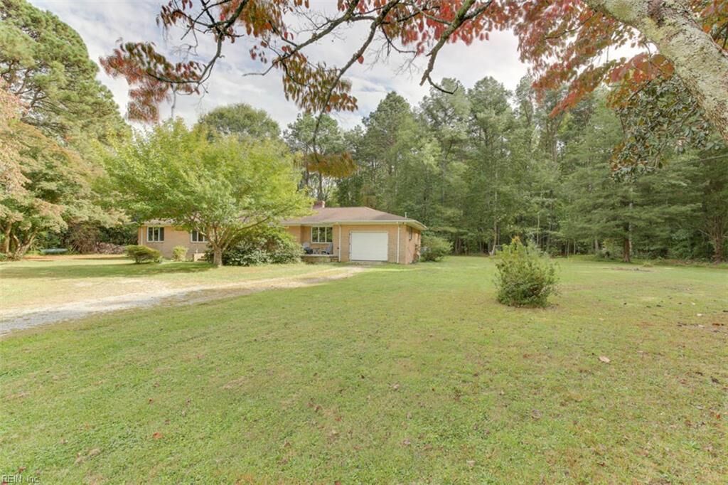 Property Photo: 6822 Enfield Rd VA 23061