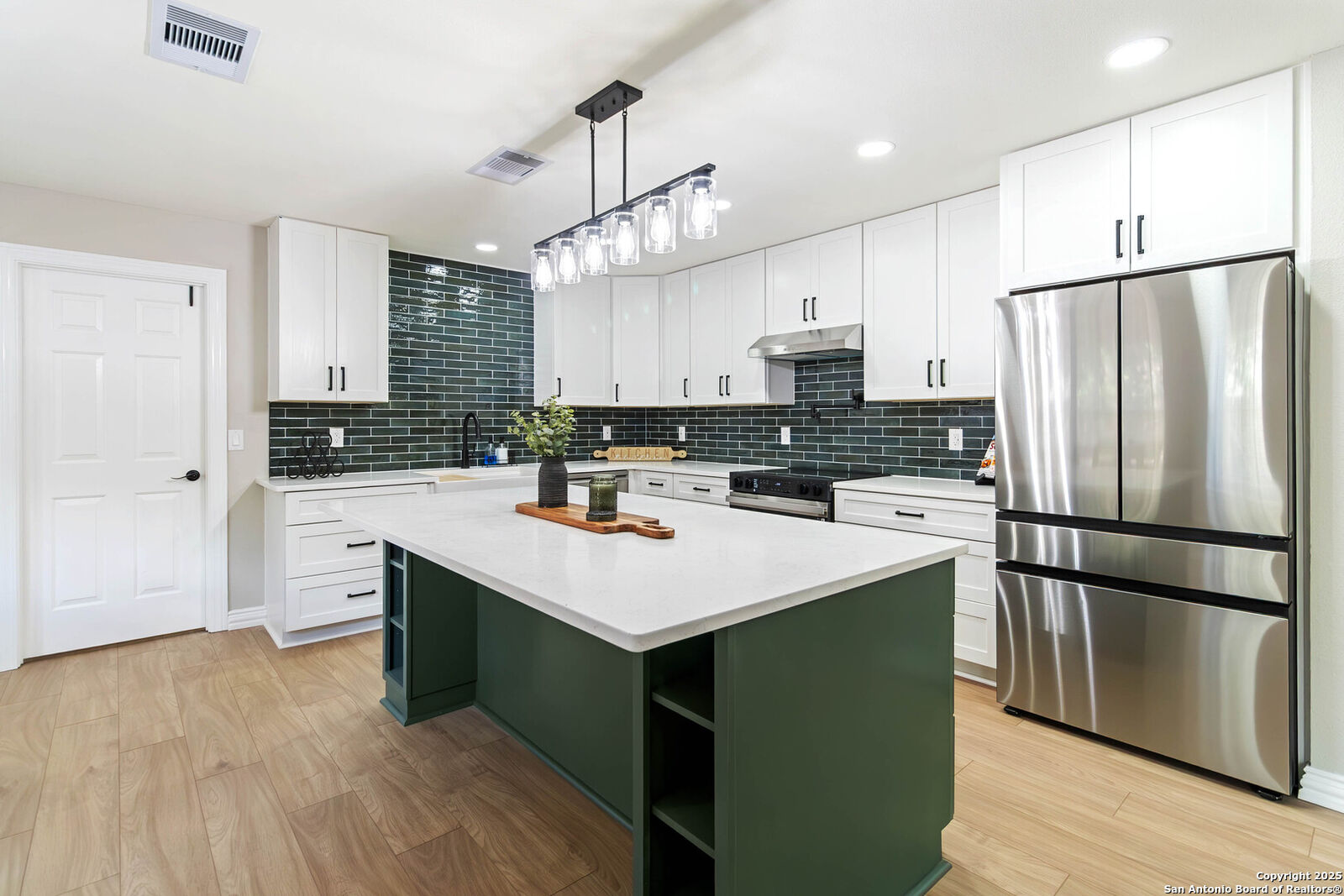 Property Photo: 9611 Echo Gap TX 78254