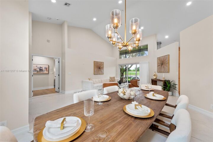 Property Photo: 2666 Palmer Pl FL 33332