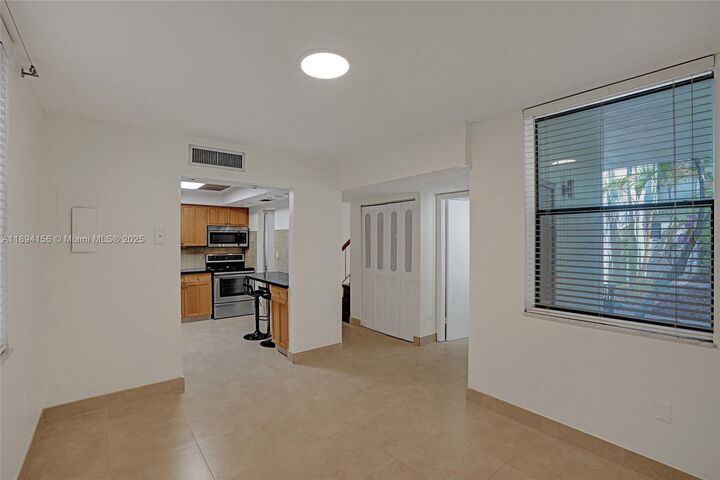 Property Photo: 20291 NE 30th Ave 112 FL 33180