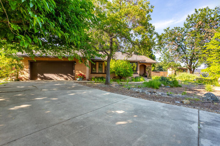 Property Photo: 15314 La Paloma Way CA 96001