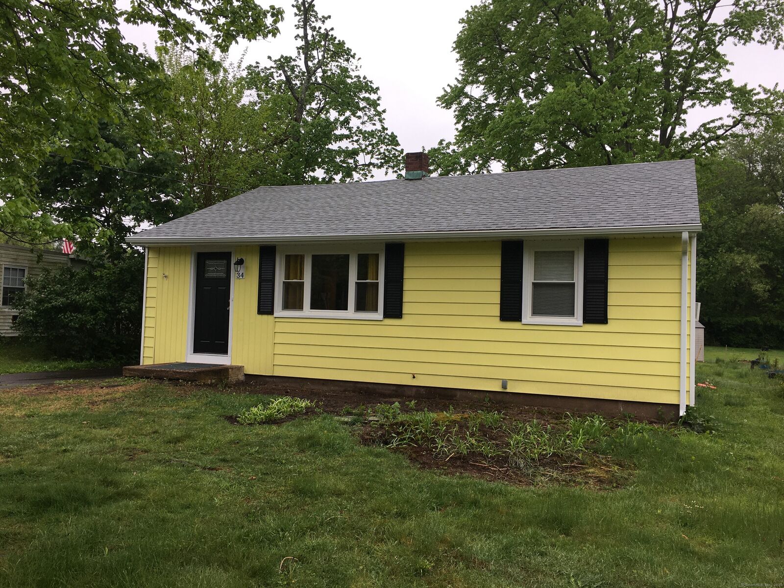 Property Photo:  34 Maple Avenue  CT 06473