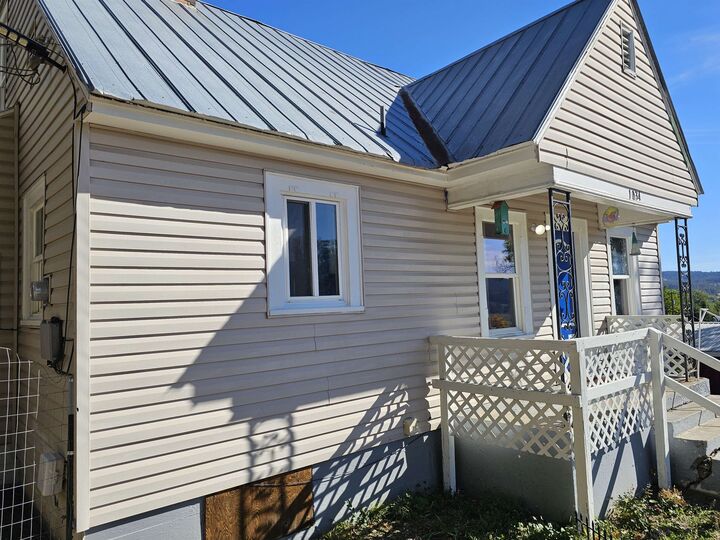 Property Photo: 1034 N Oak St WA 99114