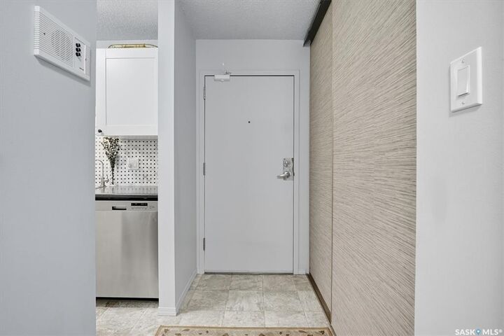 Property Photo: 3302 33rd Street W 208 SK S7L 6S5