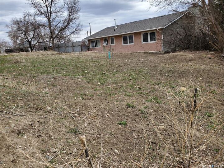 Property Photo:  311 10th Avenue NW  SK S9H 1B7 