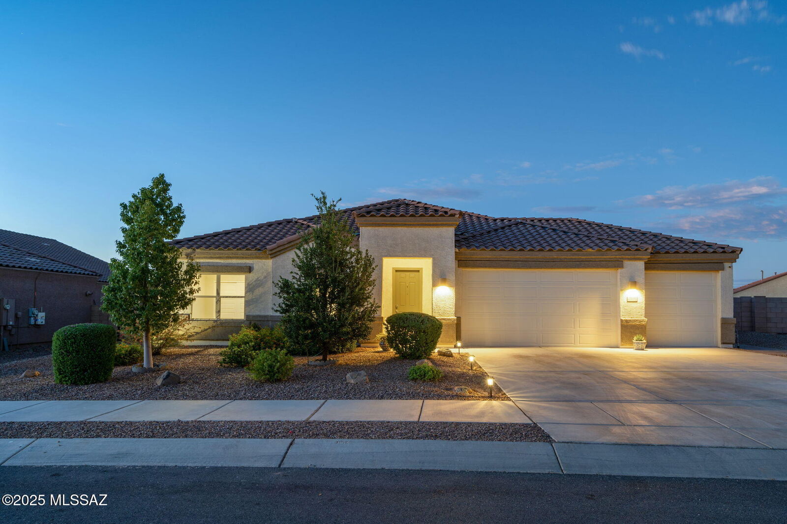 Property Photo:  366 W Aberdeen Street  AZ 85641 