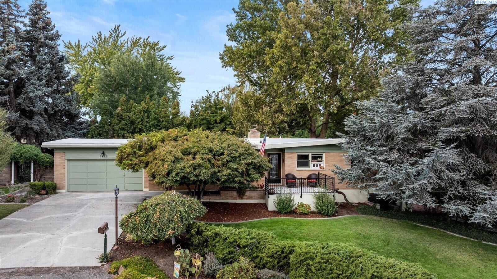 Property Photo: 2410 S Everett Place WA 99337