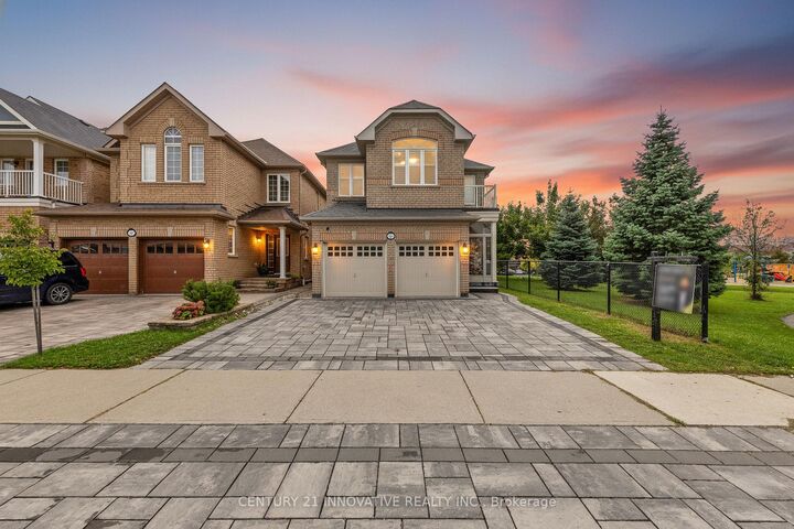 Property Photo: 3265 Cabano Crescent ON L5M 0B9